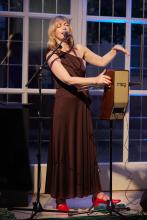 Dorit Chrysler am Theremin