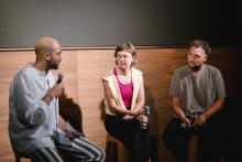 Dean Ruddock (links) im Gespräch mit Lara Dade und Christian Limber von rampe:aktion
